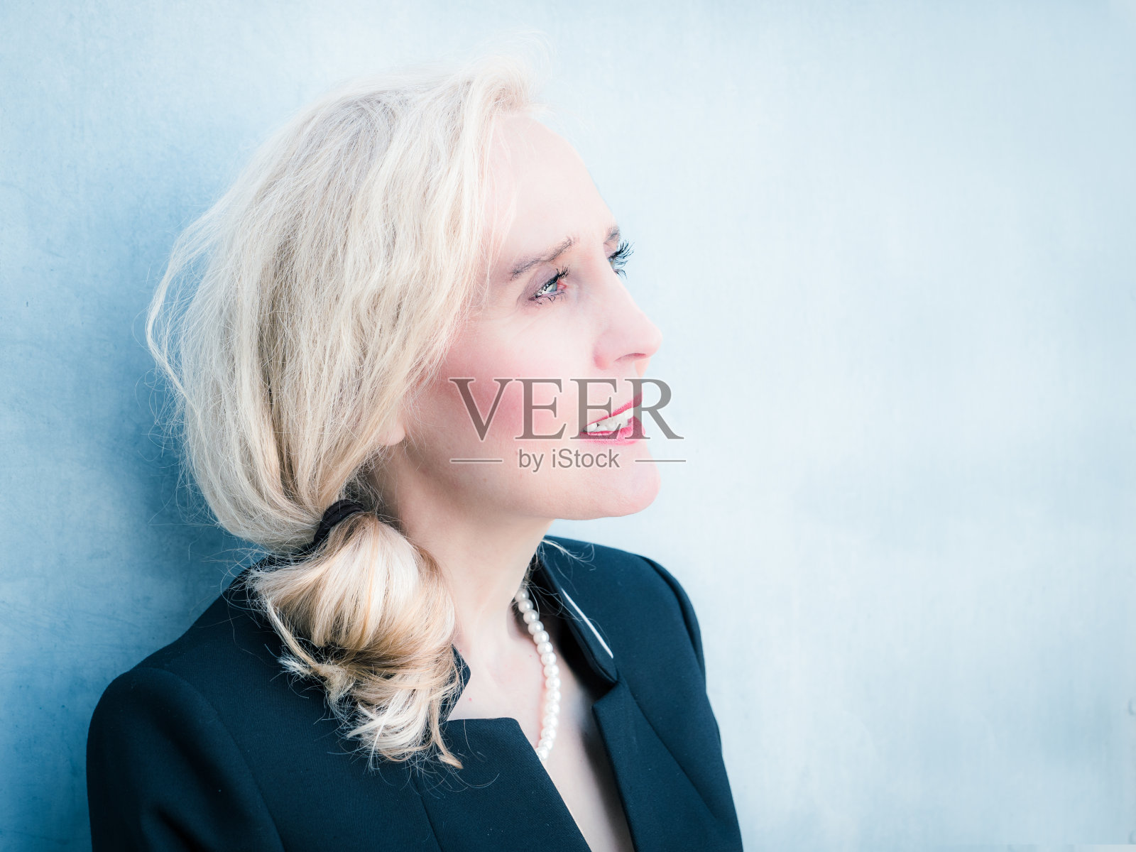 优雅成熟的女人照片摄影图片