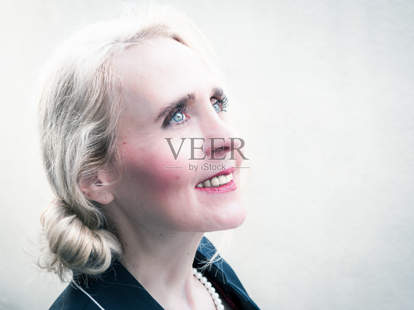 成熟的女人快乐照片摄影图片