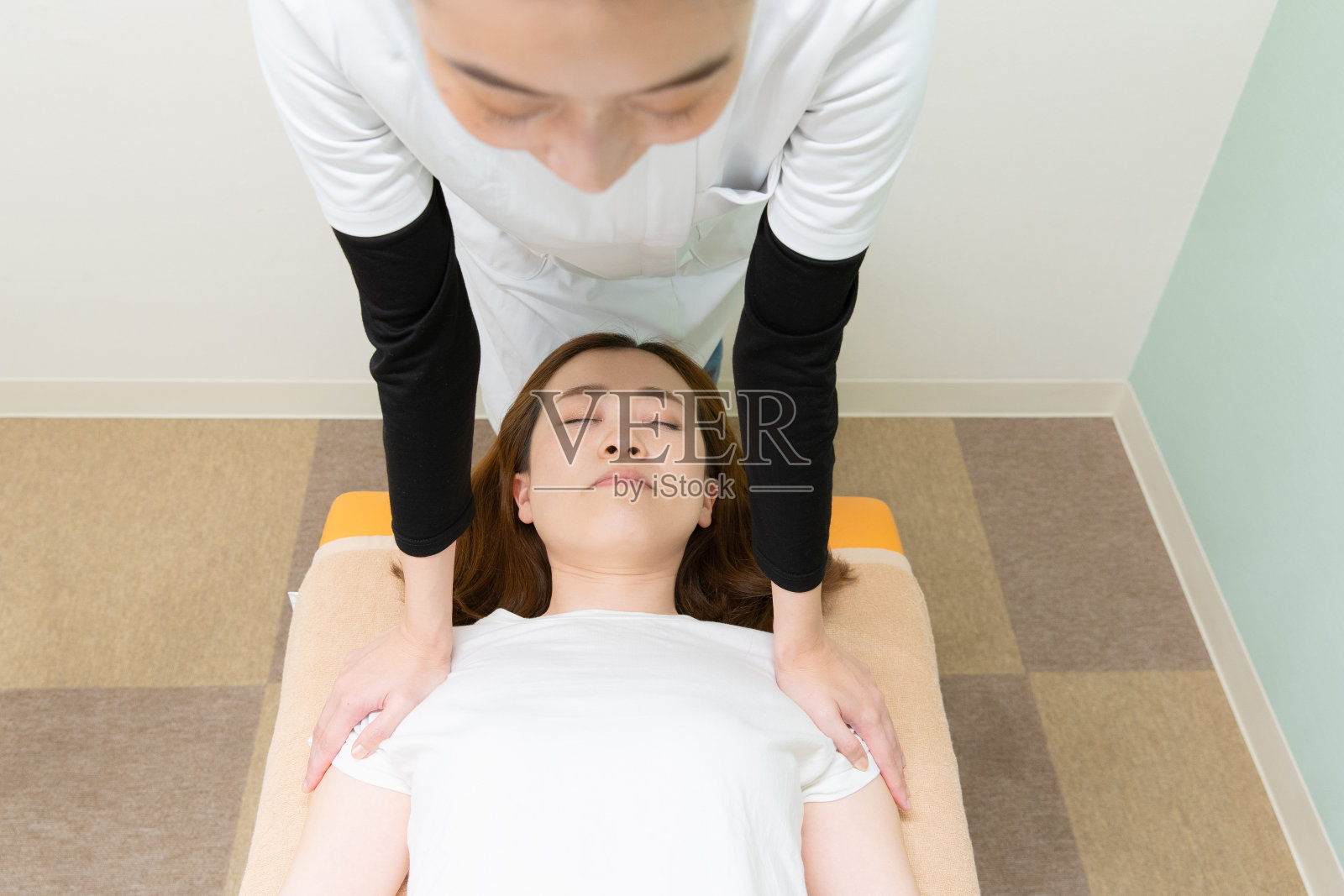 按摩颈部照片摄影图片