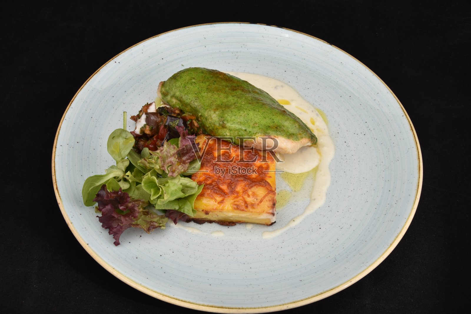 鹿肉片牛油果酱沙拉照片摄影图片