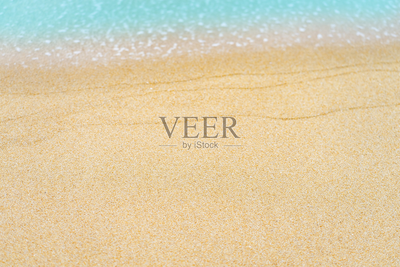 近距离沙滩与蓝色海浪背景照片摄影图片