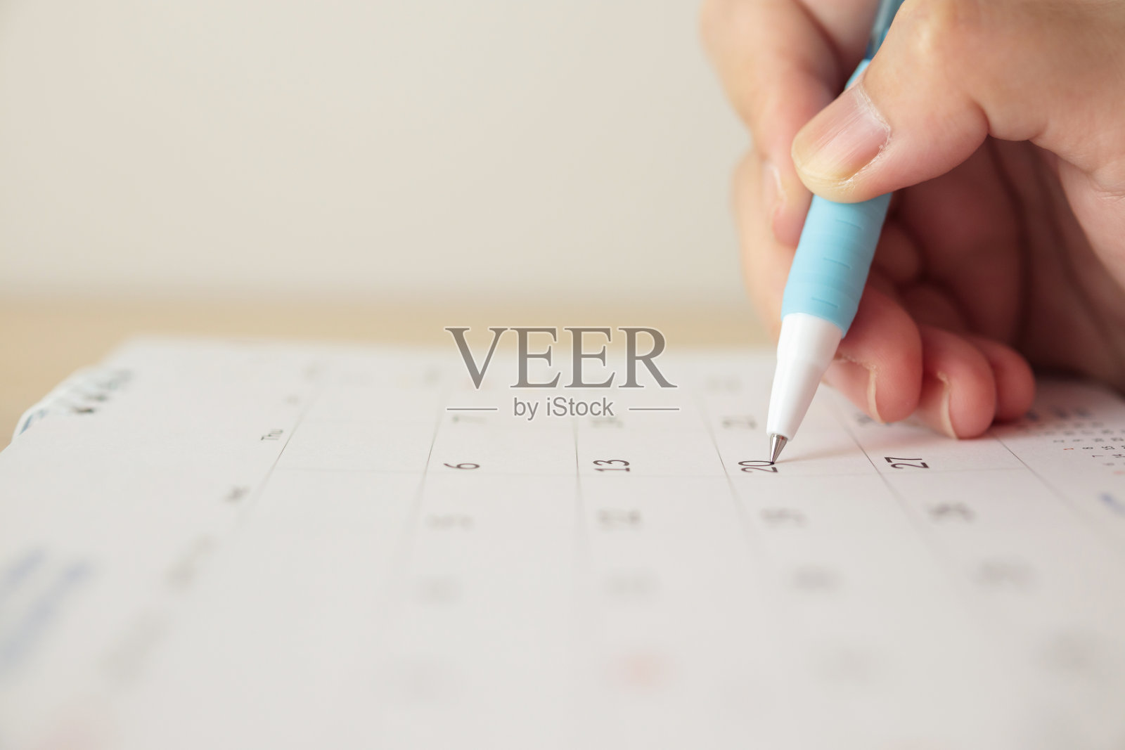 用钢笔手写日历日期照片摄影图片