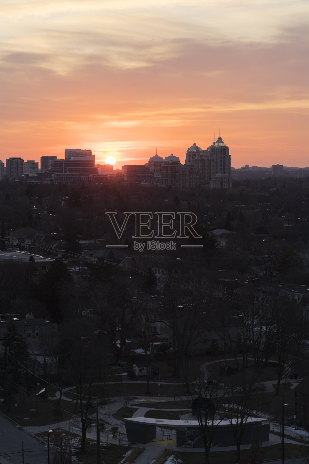 戏剧性的日出在北约克加拿大安大略省照片摄影图片