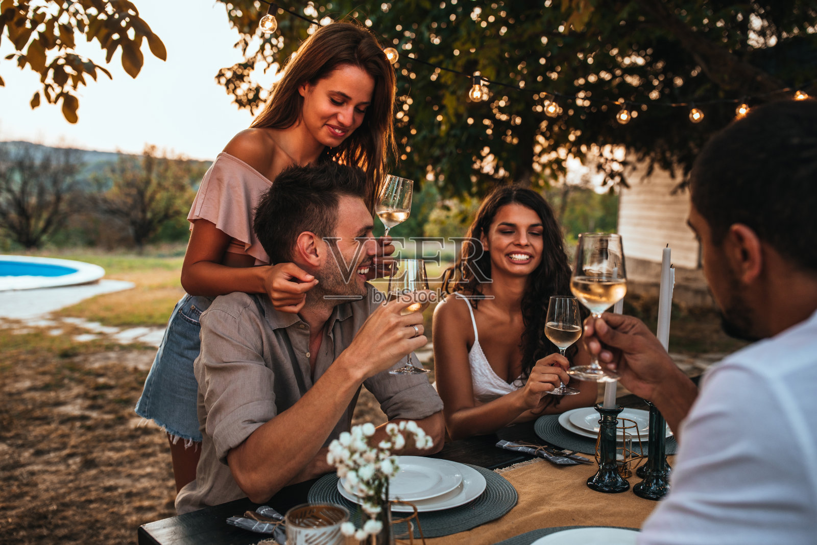 与你亲密的人保持亲密照片摄影图片