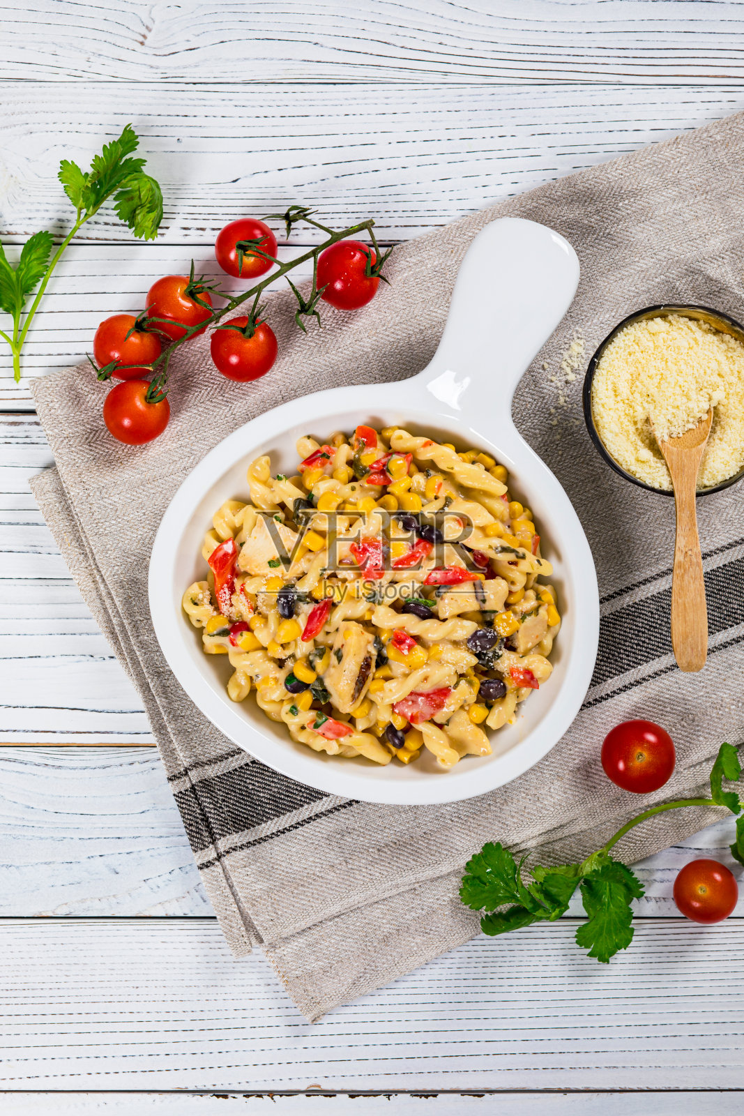 鸡肉阿尔弗雷多意大利面照片摄影图片