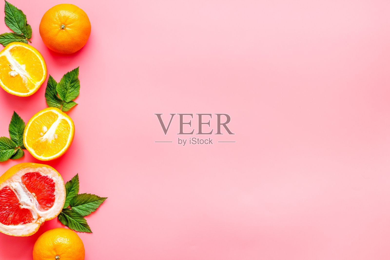 柑橘类水果在粉红色的背景俯视图照片摄影图片