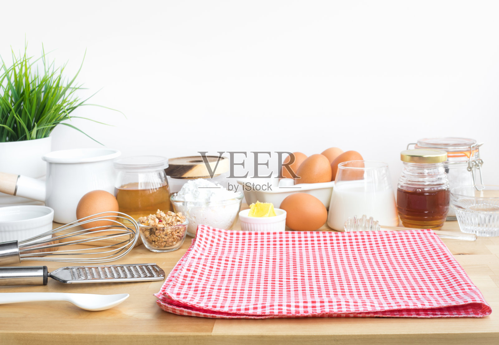 有选择性的重点。用配料烹饪早餐或烘焙，复制桌布的空间照片摄影图片