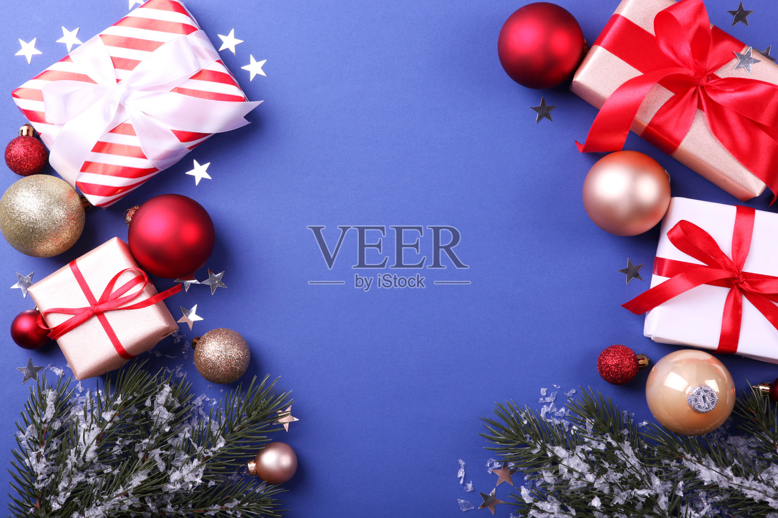 圣诞或新年饰品俯视图。节日，礼物，背景，文字的地方。flatlay照片摄影图片