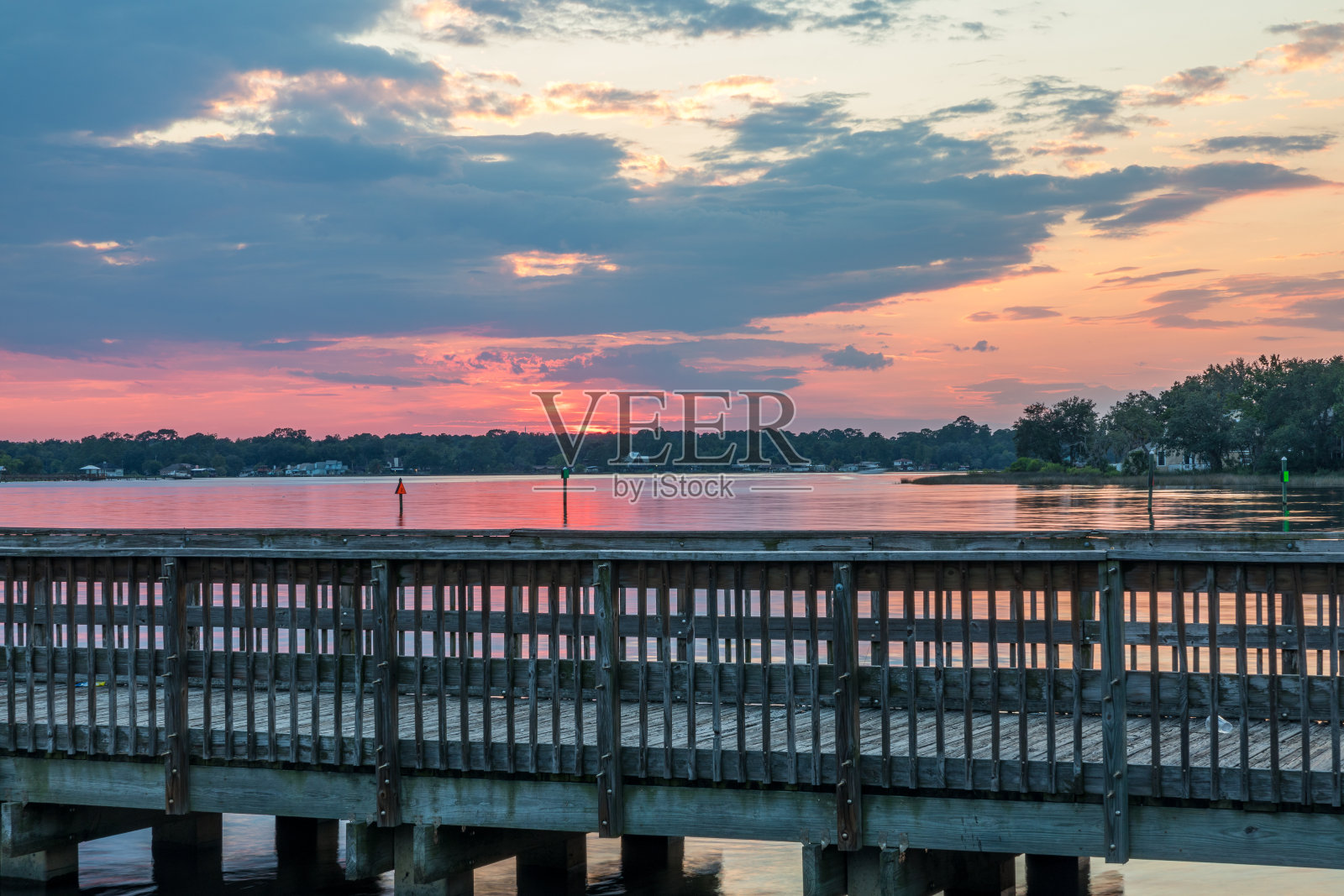 北佛罗里达河的钓鱼码头照片摄影图片