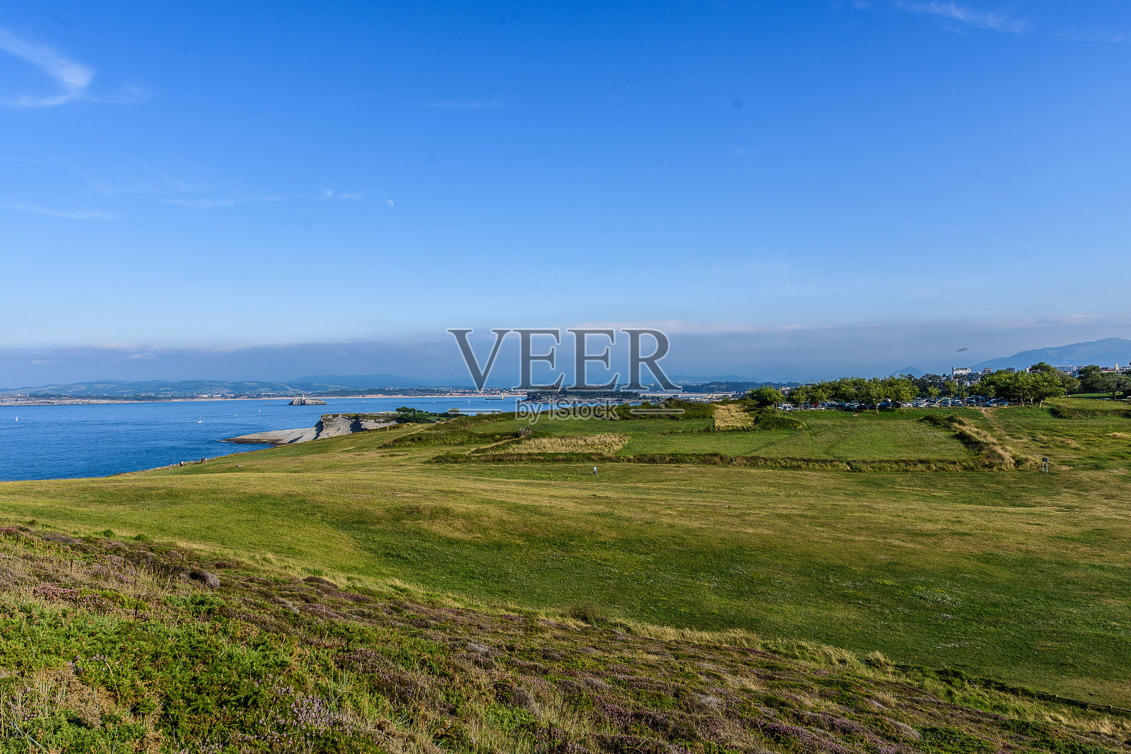 坎塔布里亚的桑坦德海岸。照片摄影图片