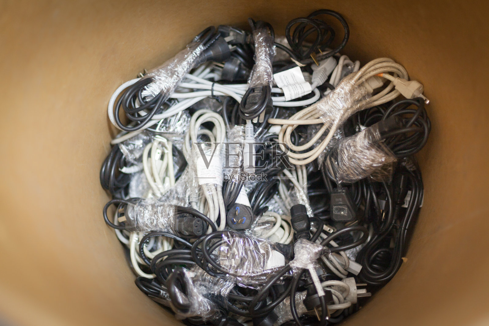 电脑音箱店的电脑线照片摄影图片