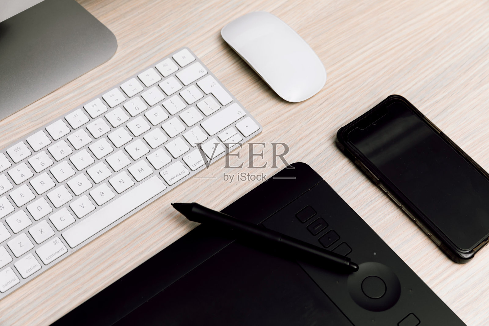 设计师和摄影师电脑工作站照片摄影图片