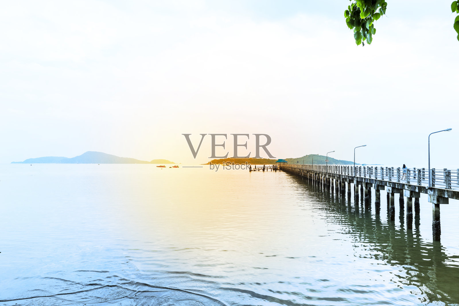 泰国南部的海湾码头照片摄影图片