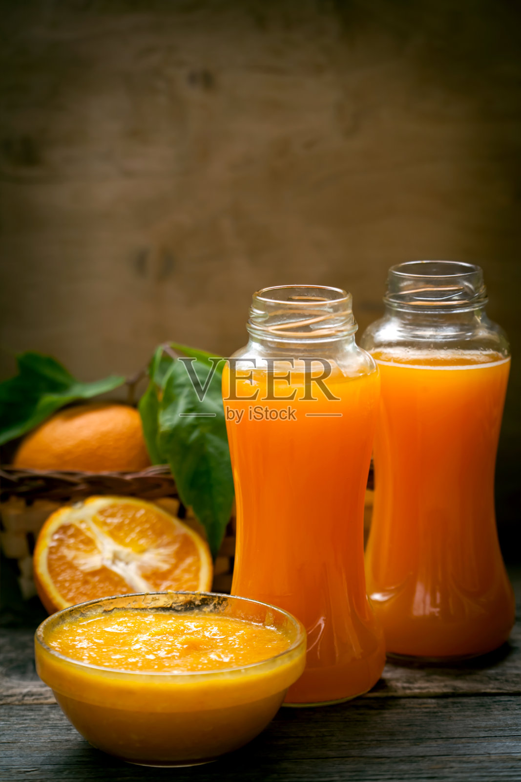 新鲜有机冰沙和橙汁照片摄影图片