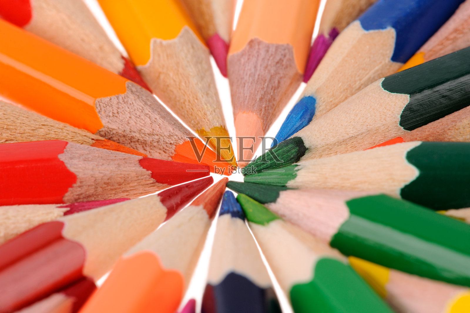 彩色铅笔孤立在白色背景上照片摄影图片