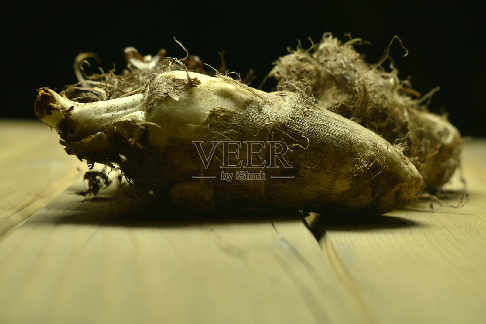 芋头在市场上出售。照片摄影图片