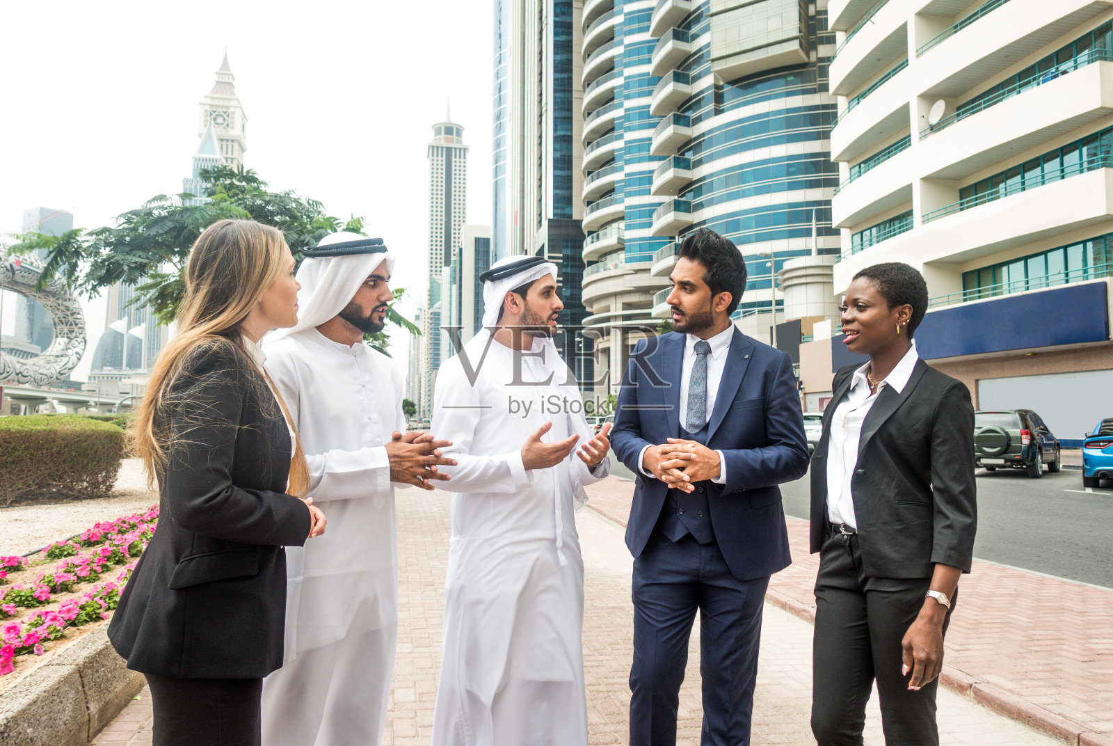 迪拜的一群商人照片摄影图片