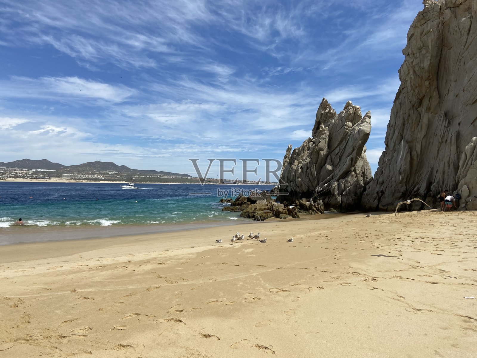 蔚蓝的天空蔚蓝的海滩照片摄影图片