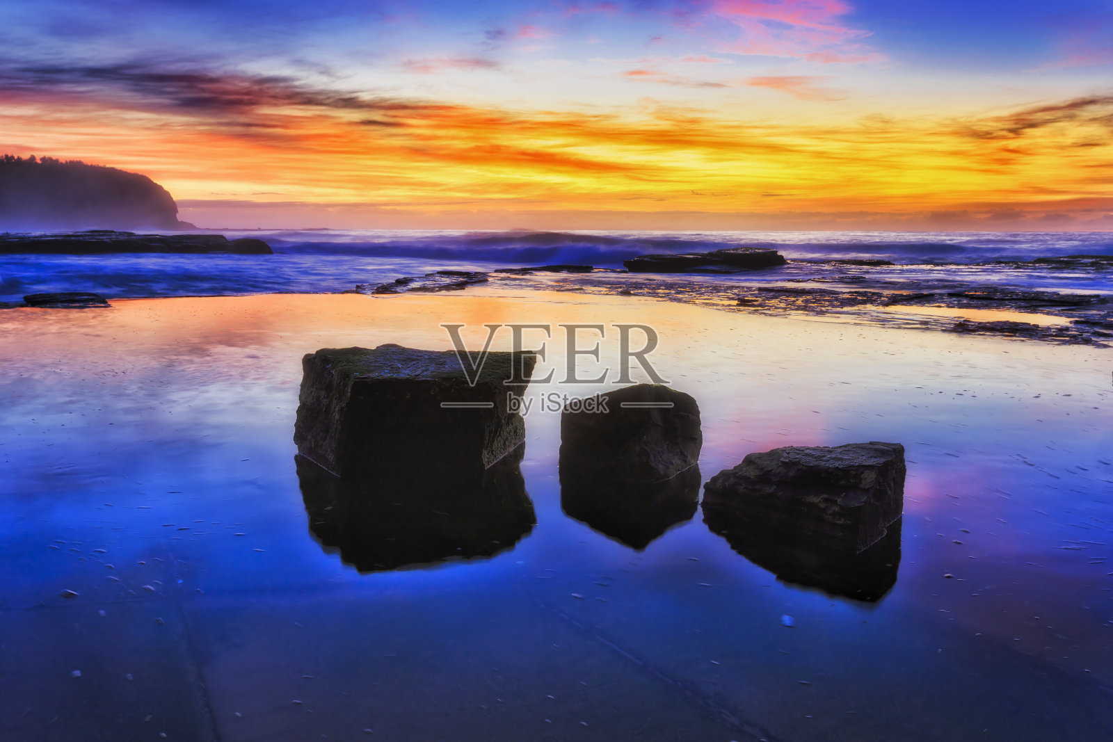 海TB黑暗的水坑3石头照片摄影图片