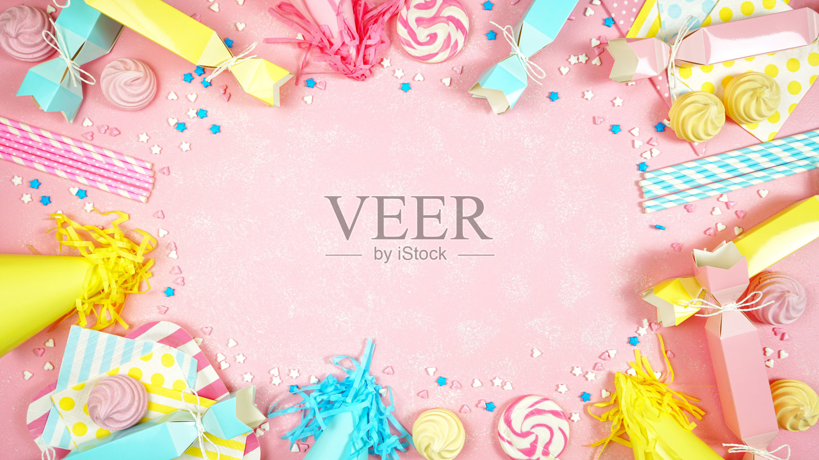 生日快乐主题创意布局平铺带负拷贝空间。照片摄影图片