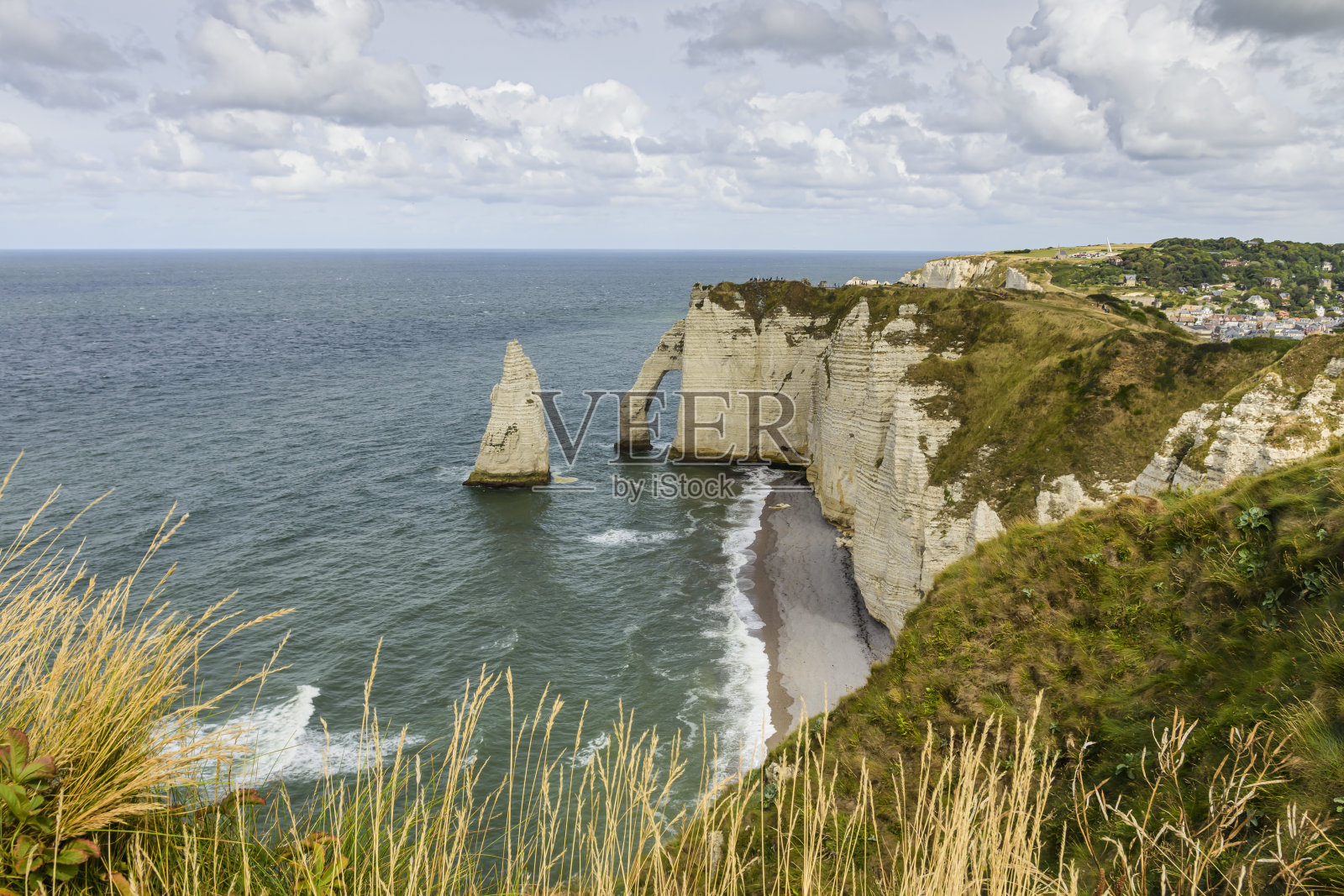法国埃特尔塔的悬崖和海滩照片摄影图片