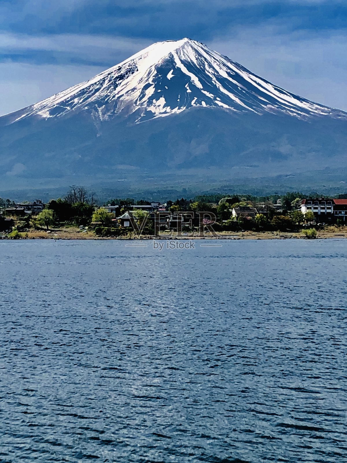 富士在夏天拍摄于川口湖照片摄影图片