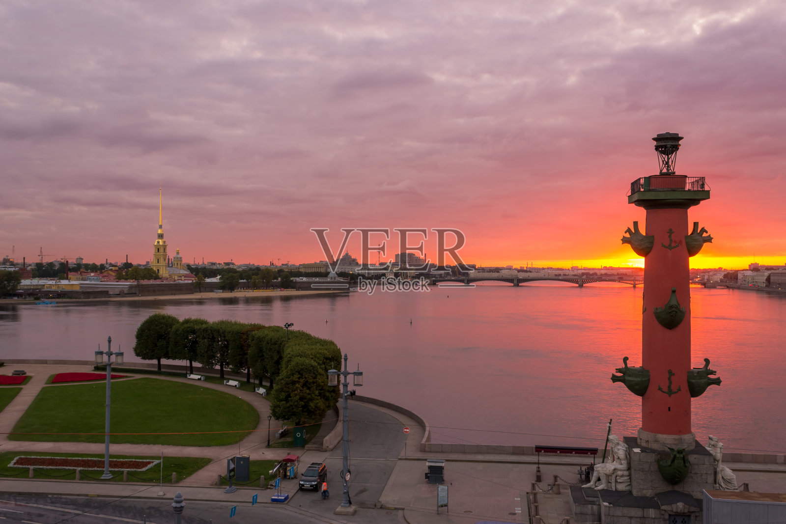 彼得和保罗要塞和圣彼得堡的罗斯特拉圆柱照片摄影图片
