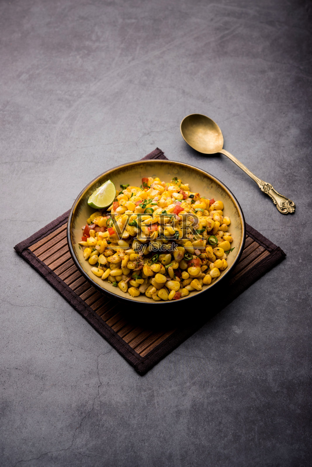 甜玉米聊天或Chaat是一种受欢迎的印度路边健康小吃照片摄影图片