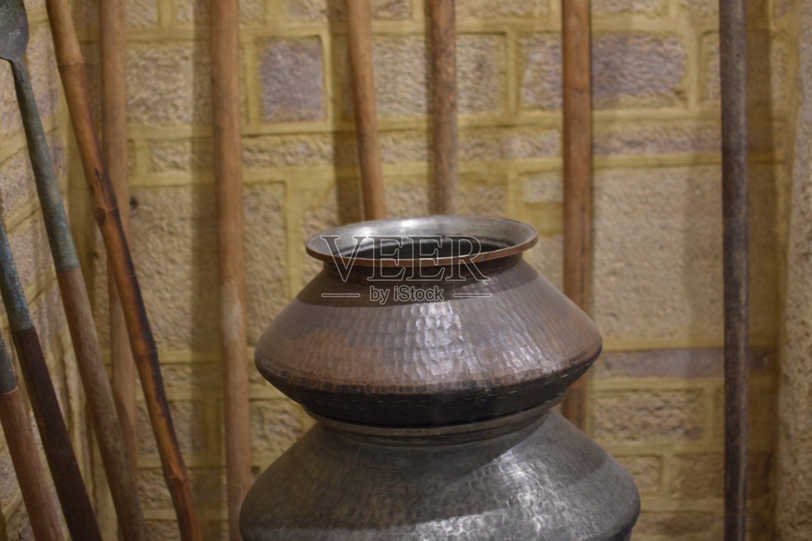 铜制莫卧儿时期的器皿照片摄影图片