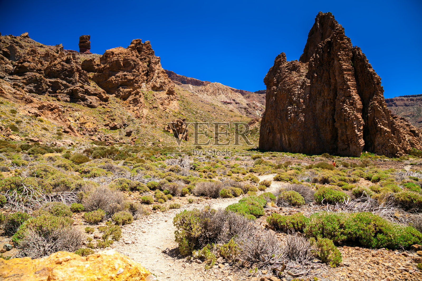 泰德国家公园徒步小径上的一块大石头照片摄影图片