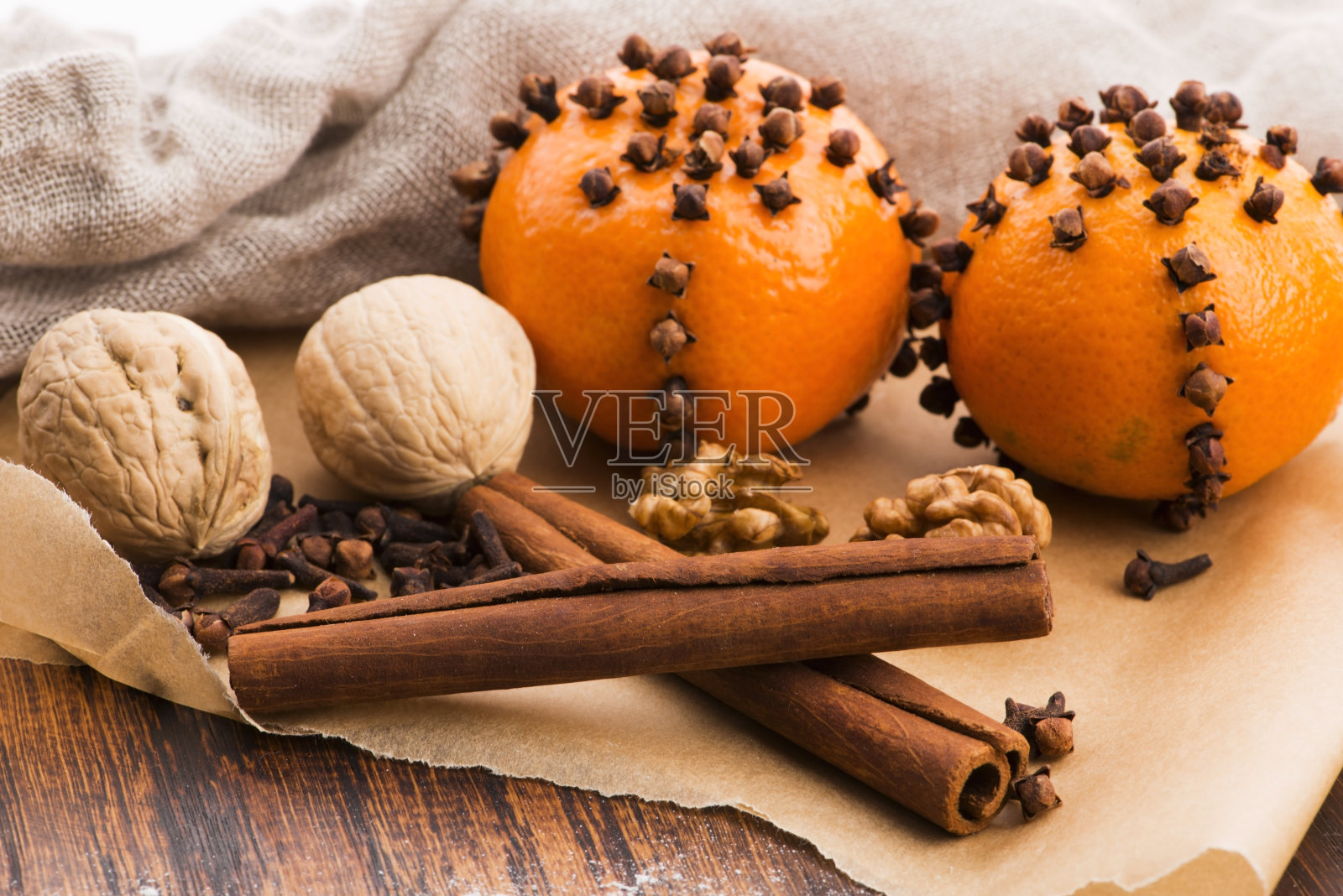 圣诞装饰橘子水果香草烘焙面包房照片摄影图片