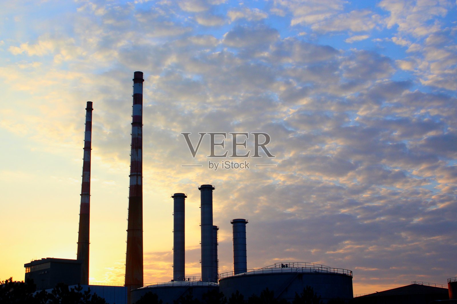 发电厂的烟囱照片摄影图片