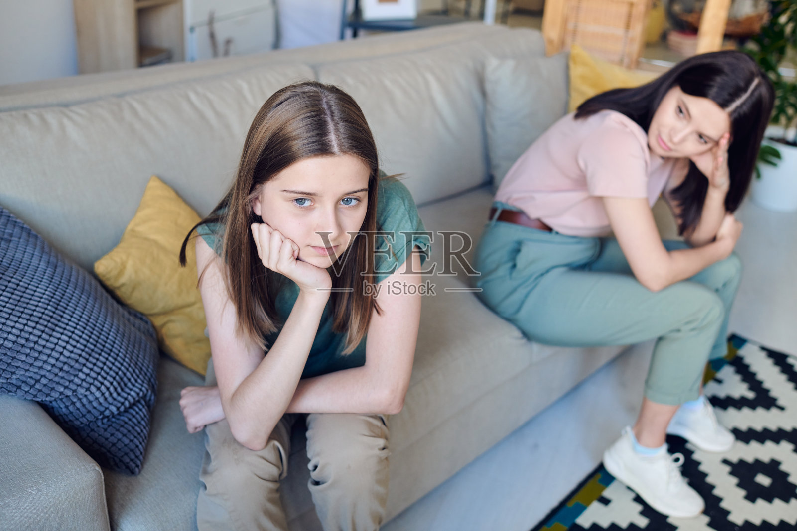 与母亲发生冲突照片摄影图片