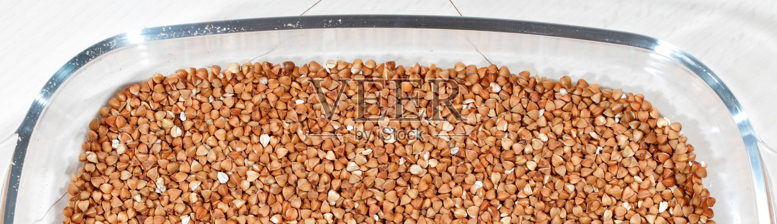 荞麦(生食配料)放在玻璃碗里照片摄影图片