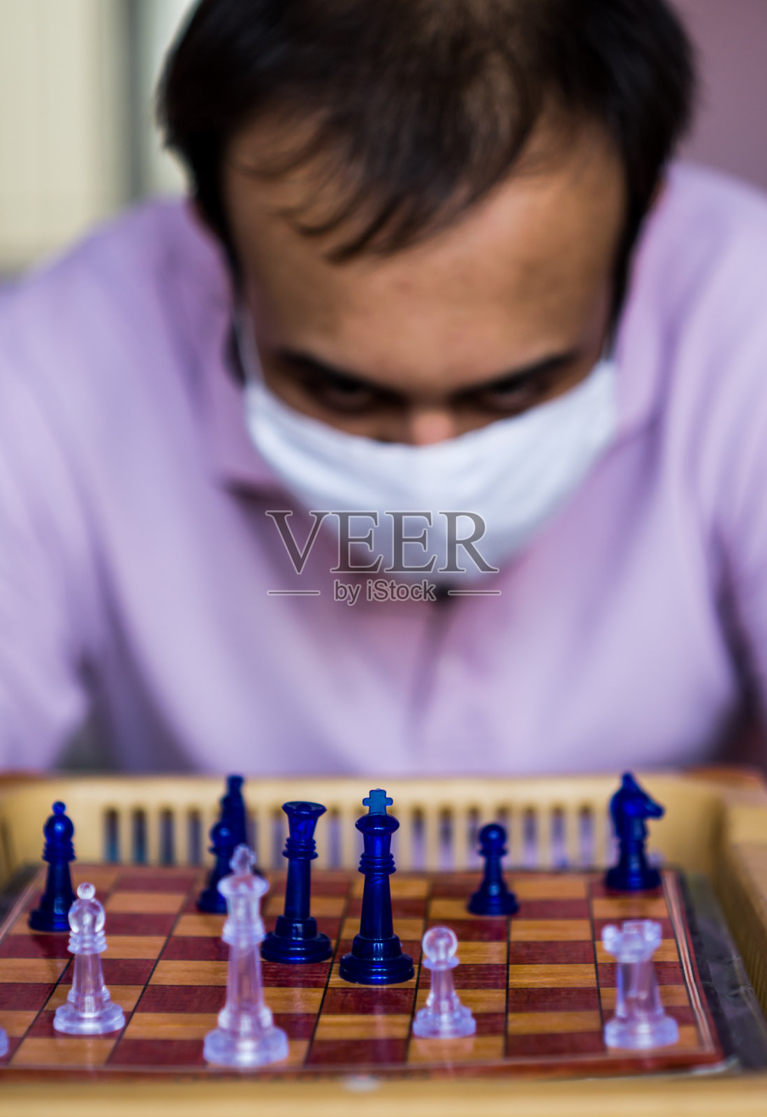 人下棋照片摄影图片