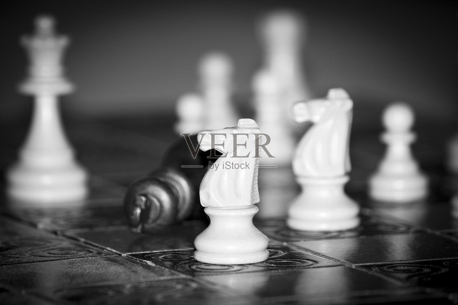 在棋盘上拍摄的象棋照片摄影图片