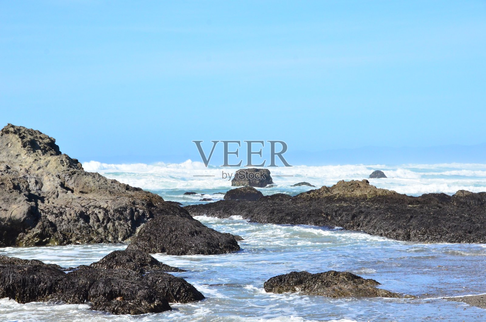 美国加州布拉格堡附近的玻璃海滩照片摄影图片