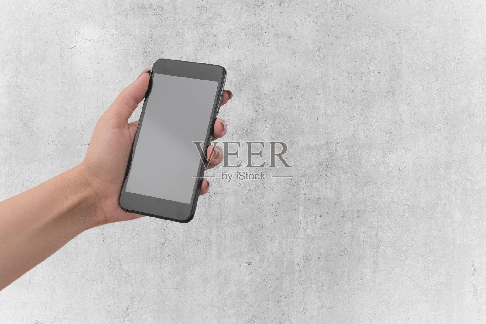 人在模糊的笔指出，标记重要的业务。数字应用中重要细节的选择与触摸屏的探讨。照片摄影图片