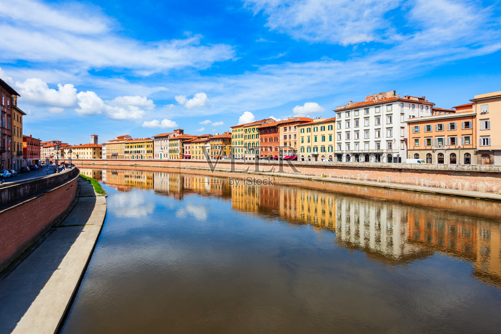 五颜六色的房子，亚诺河边照片摄影图片