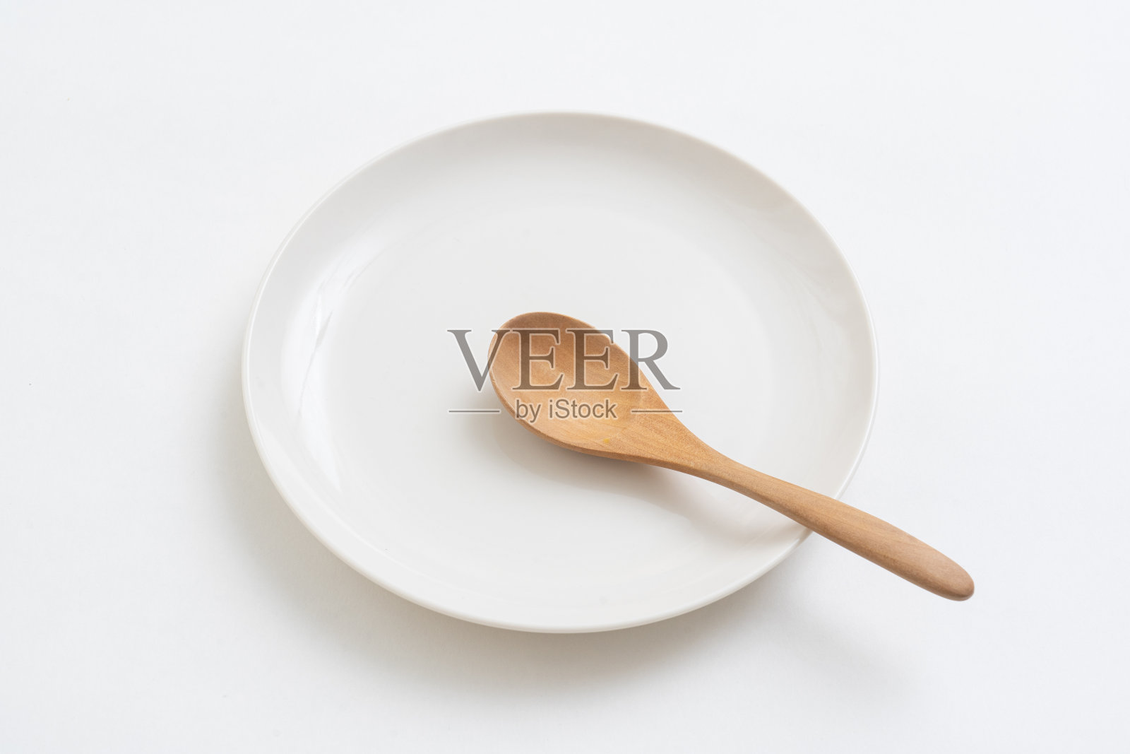 圆形盘子和勺子照片摄影图片