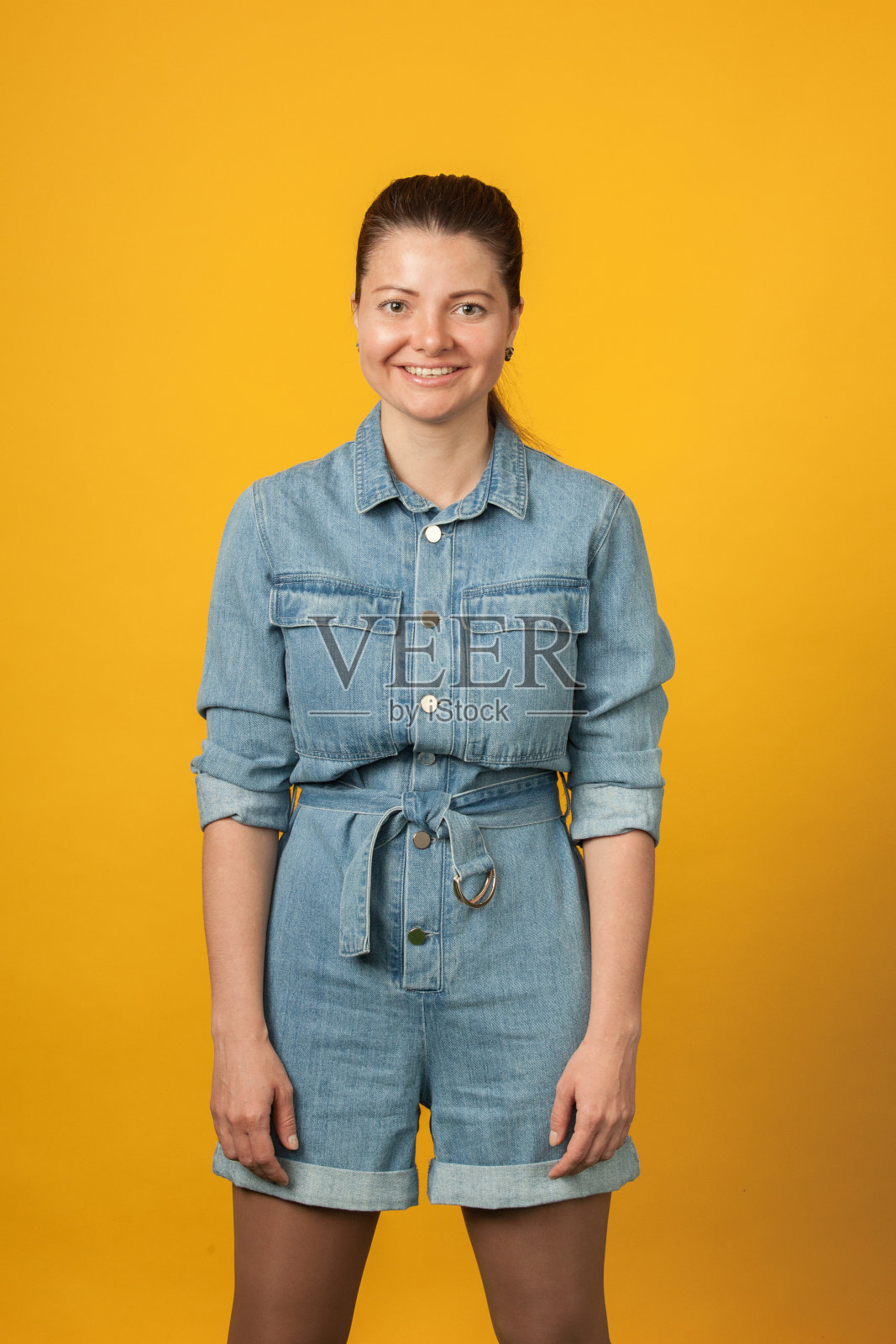 一个35岁女人的画室肖像照片摄影图片