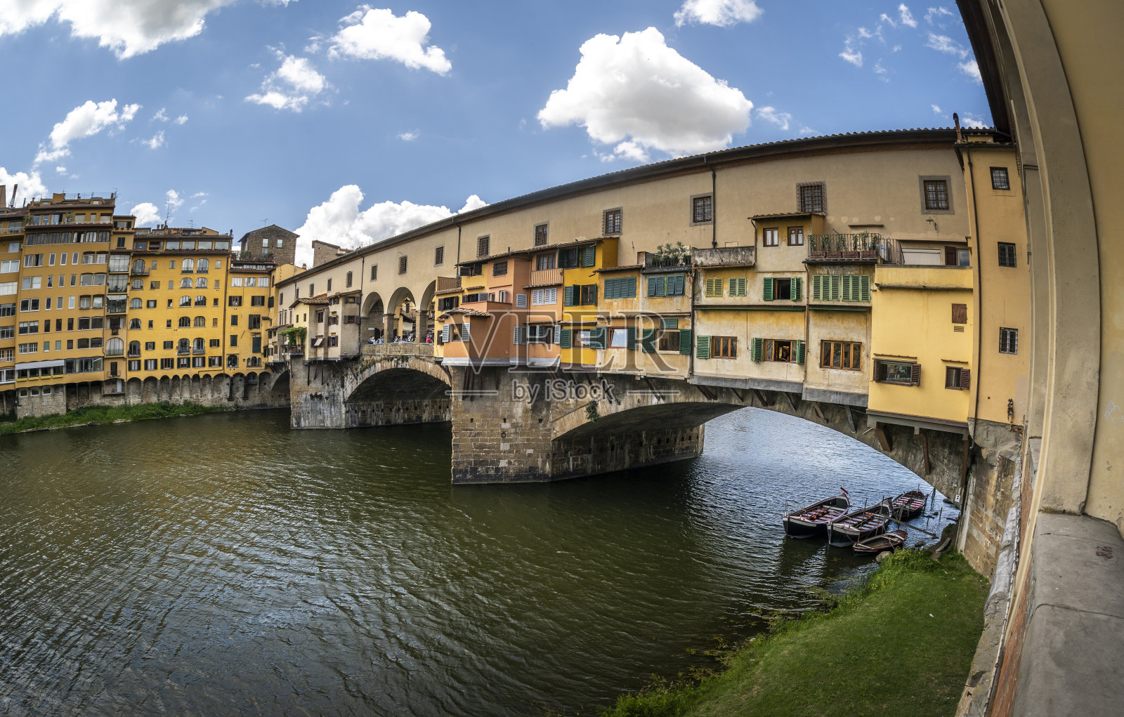 意大利佛罗伦萨市的“维琪奥桥”和阿尔诺河照片摄影图片