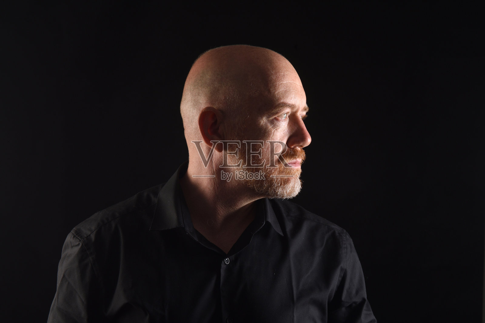 一个中年男子的肖像照片摄影图片