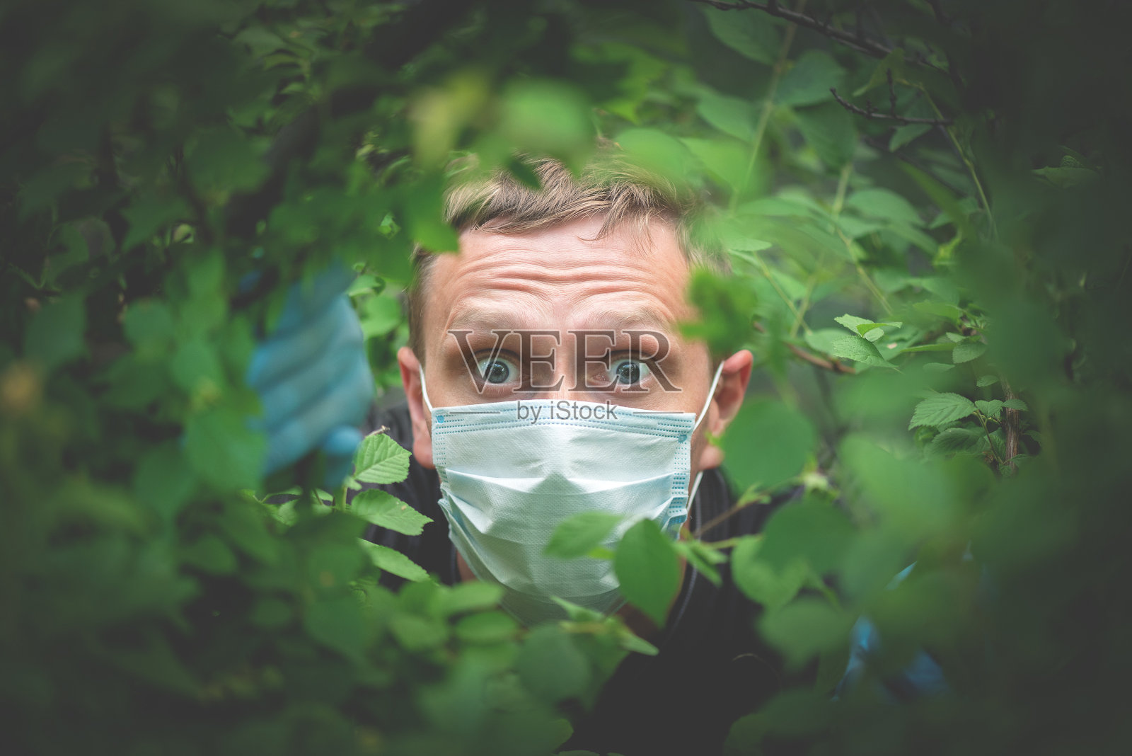 自我孤立。照片摄影图片