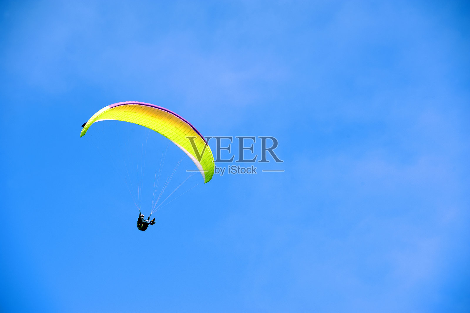 和平的滑翔伞，侏罗纪海岸，多塞特，英格兰照片摄影图片