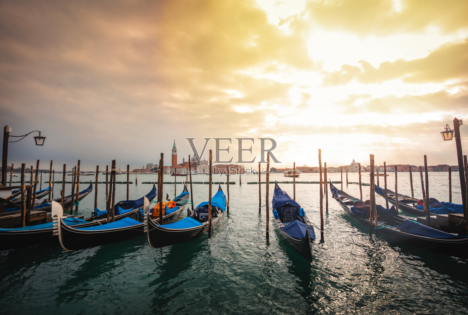 意大利威尼斯美丽的运河和建筑景色。照片摄影图片