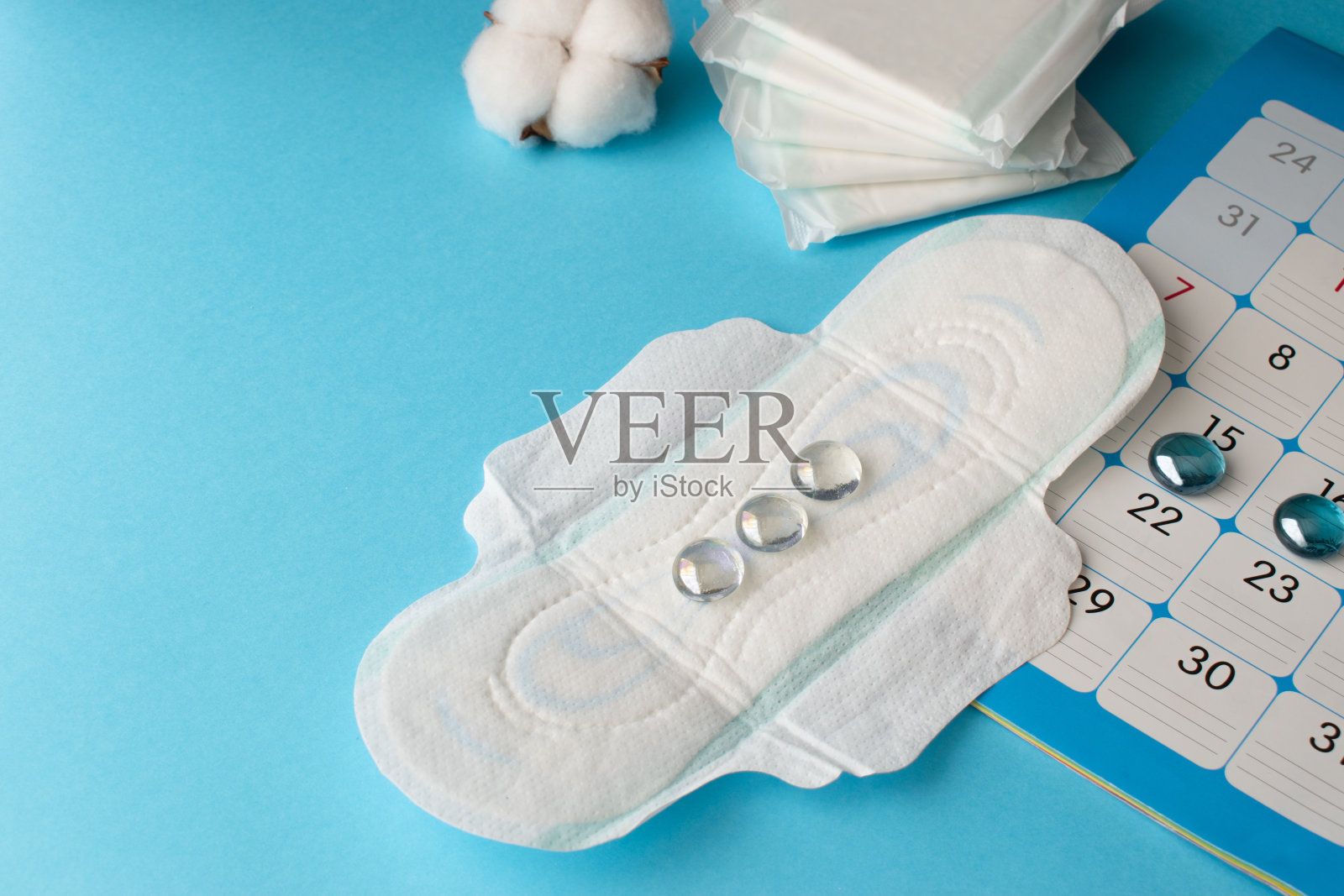 月经日历。女人的餐巾。妇科。重要的日子。经前综合症照片摄影图片