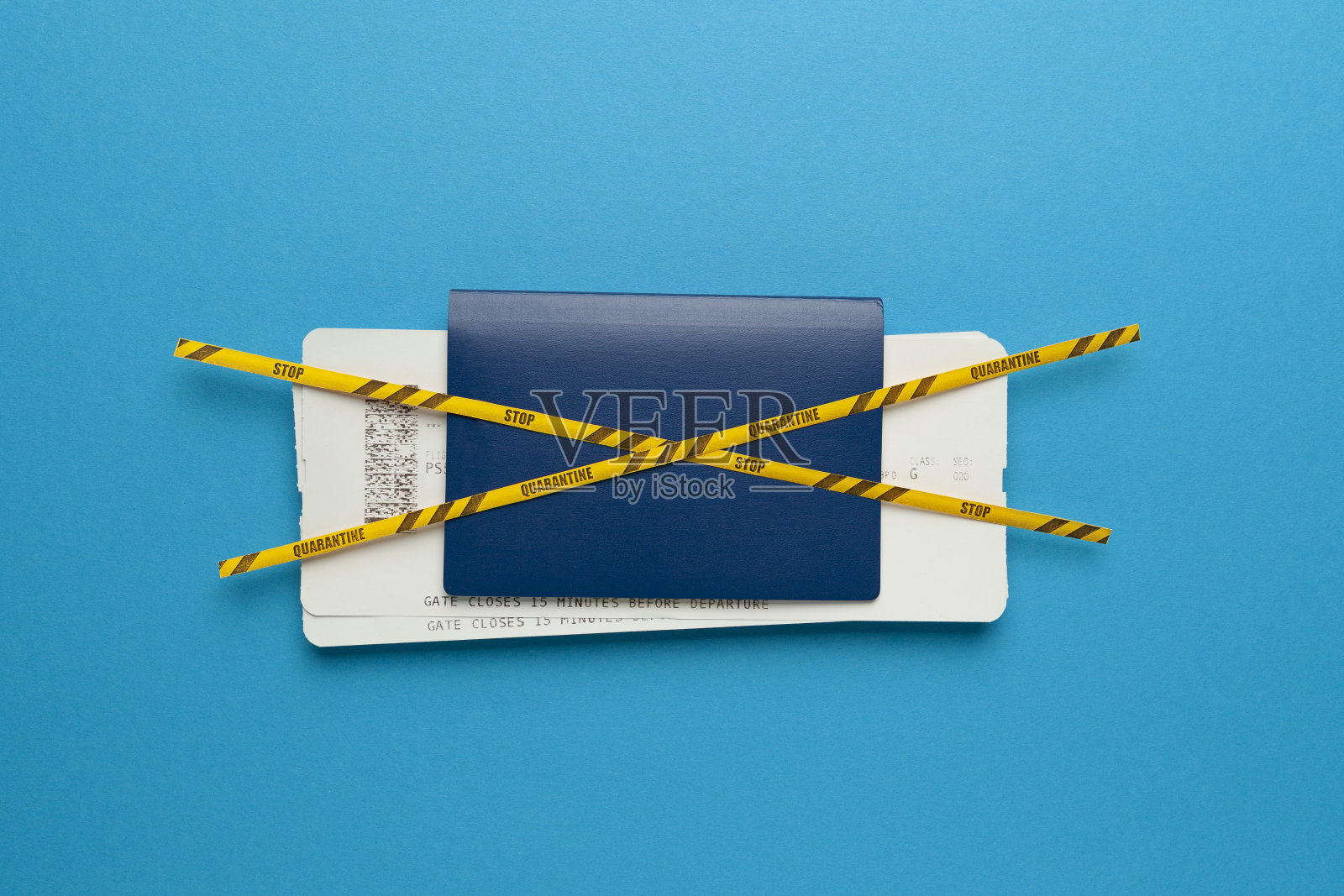 暑假取消了。护照和机票被隔离照片摄影图片