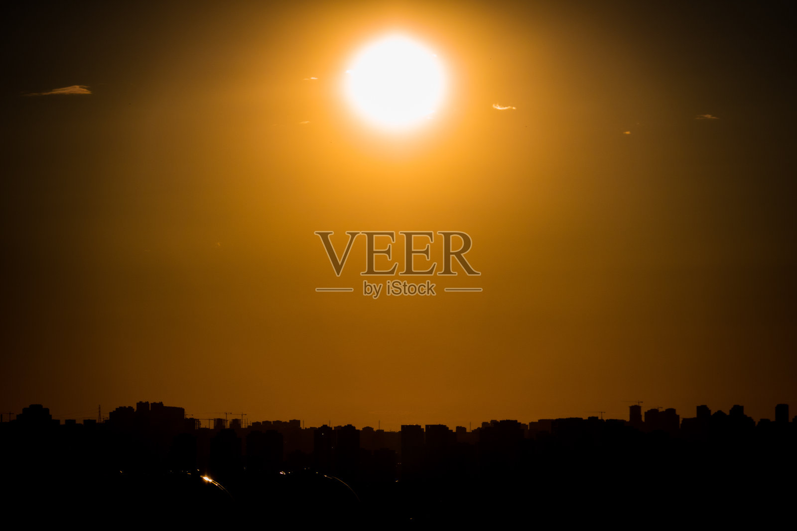 日落时分的城市天际线照片摄影图片