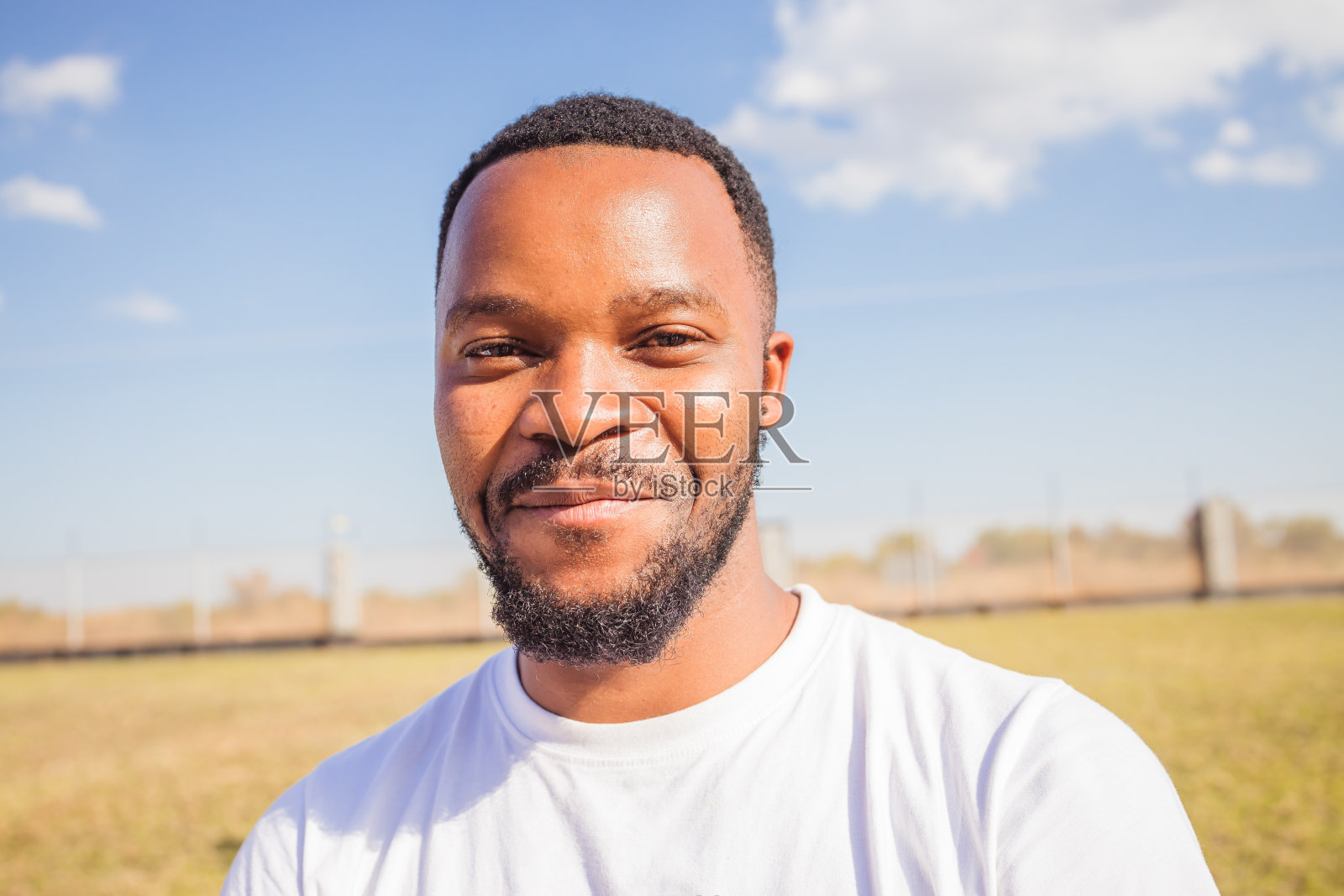 非洲/赞比亚男孩在相机库存照片微笑照片摄影图片